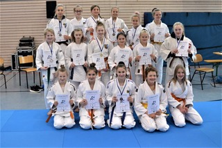 Strahlende U15 Maedel Nordbayerische 2020 Hof