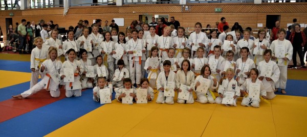 strahlende U10 U12 Maedel nach der Oberpfalzmeisterschaft 2019 strahlende U10 U12 Maedel nach der Oberpfalzmeisterschaft 2019